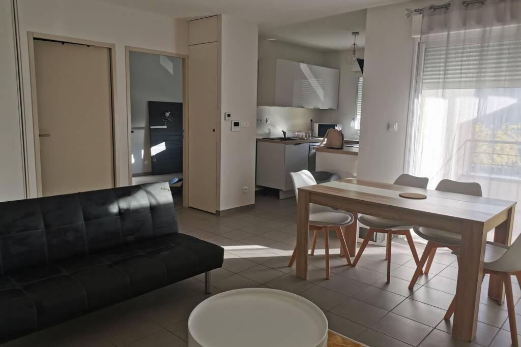 Appartement T2 Accessible Pmr Avec Terrasse Et Garage Onet-le-Chateau Luaran gambar